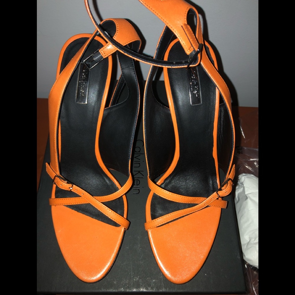 $1075 Calvin Klein Karina Platform Sandals size 10